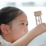 Oni czasu nie zmieniają. Jedna strefa w wielkim kraju prowadzi do „społecznego jetlagu”