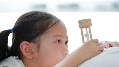 Oni czasu nie zmieniają. Jedna strefa w wielkim kraju prowadzi do „społecznego jetlagu”