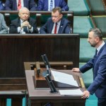 Oni żegnają się z Sejmem - fatalne informacje dla rządu. Nowy sondaż