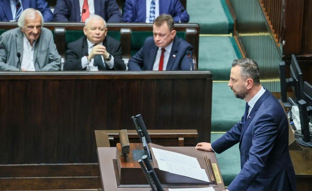 Oni żegnają się z Sejmem - fatalne informacje dla rządu. Nowy sondaż