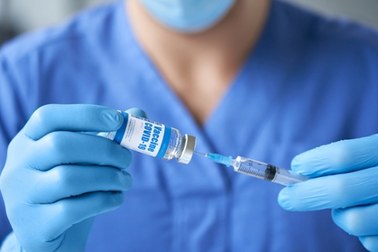 Onkolog: Chorzy na nowotwory nie powinni odkładać szczepienia