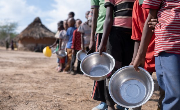 ONZ: Produkuje się więcej żywności niż potrzeba, a nadal głoduje ok. 850 mln ludzi