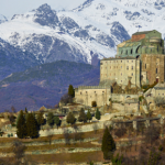 Opactwo na szczycie malowniczej góry. Było inspiracją do znanej powieści