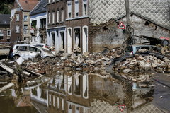 Opadająca woda odsłoniła skalę zniszczeń po powodziach w Belgii