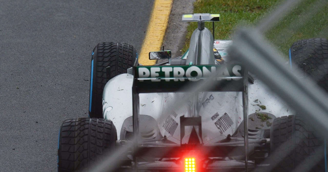 Opady deszczuna torze  Albert Park w Melbourne /AFP