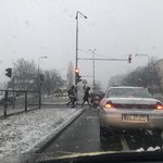 Opady śniegu i oblodzenie na drogach. Wydano ostrzeżenia dla 8 województw