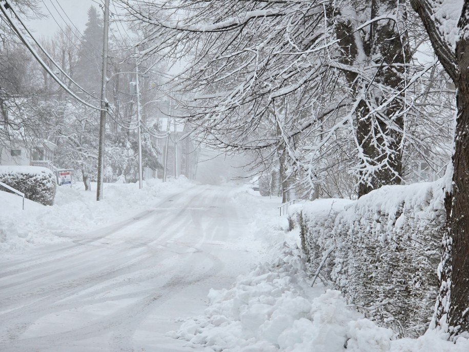 Zima zaatakuje w sylwestra. Opady śniegu i mróz na koniec 2025 roku