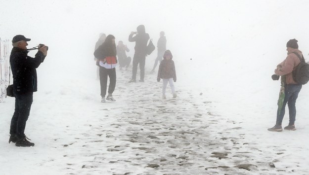 Opady śniegu na Kasprowym Wierchu w Zakopanem /Grzegorz Momot /PAP