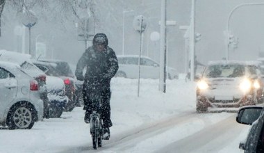 Opady śniegu, silny wiatr i trudne warunki na drogach. Pogoda w weekend może zaskoczyć