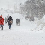 Opady śniegu to nie wszystko. IMGW wydał żółte i pomarańczowe alerty