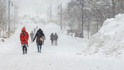 Opady śniegu to nie wszystko. IMGW wydał żółte i pomarańczowe alerty