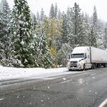 ​Opady śniegu w Małopolsce. Trudne warunki na drogach  