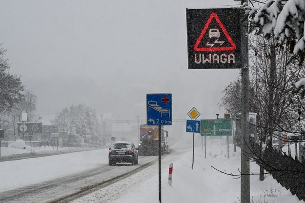 Opady śniegu w Przemyślu /Darek Delmanowicz /PAP