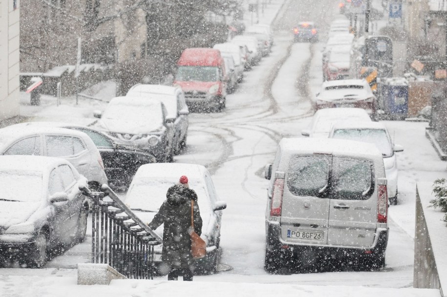 Opady śniegu w Warszawie /Paweł Supernak  /PAP
