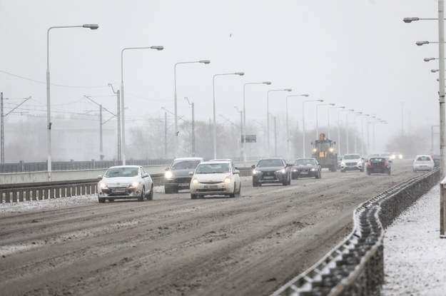 Opady śniegu w Warszawie /Tomasz Gzell /PAP