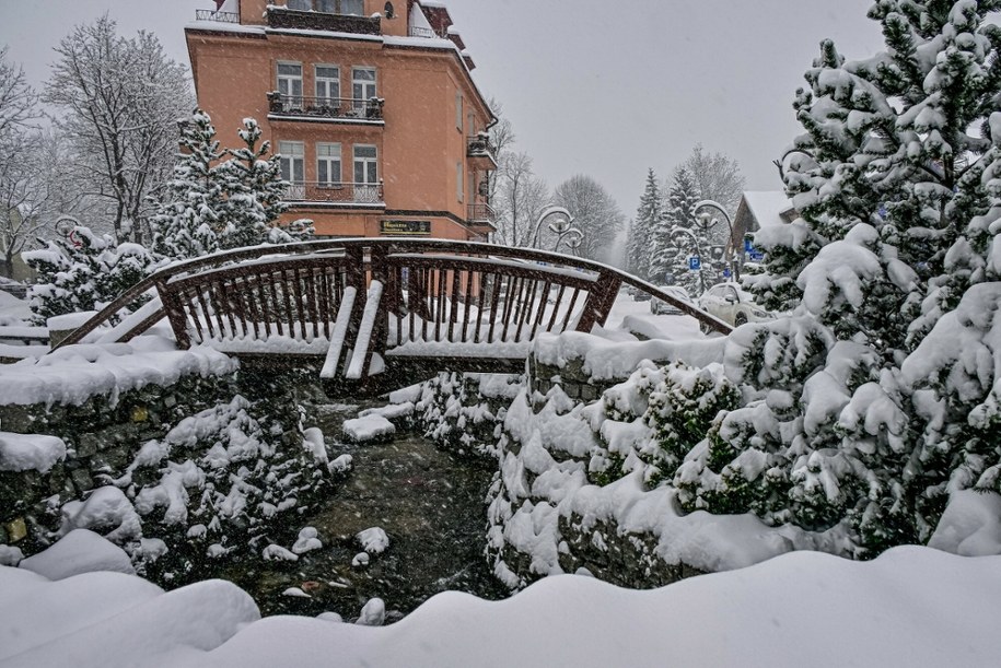 Opady śniegu w Zakopanem /Paweł Murzyn  /East News
