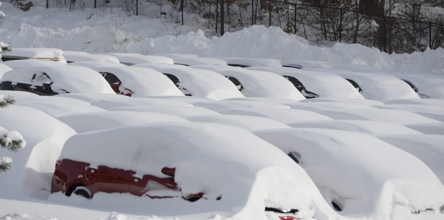 Opady w Massachusetts. Wystarczyła chwila i spadło ponad 60 cm śniegu /CJ GUNTHER /PAP/EPA