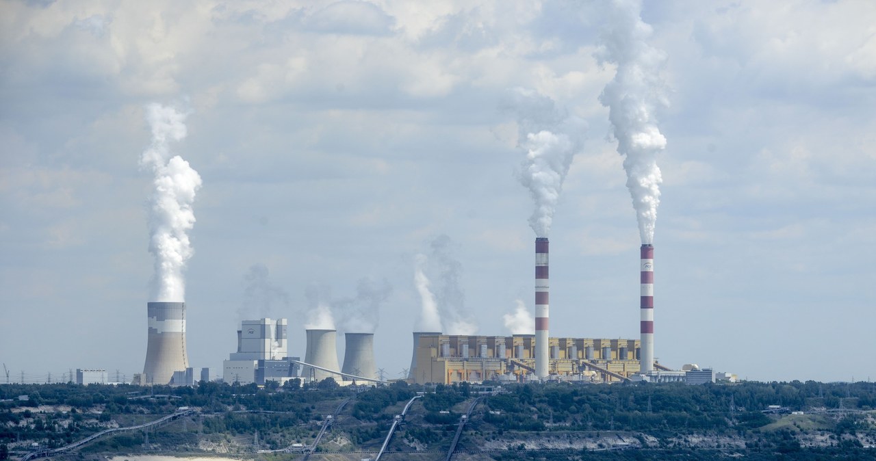 Opalane węglem elektrownie chcą budować elektryczne samochody /Piotr Kamionka /Reporter