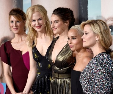 Oparte na bestsellerowej powieści Liane Moriarty pod tym samym tytułem "Wielkie kłamstewka" to przewrotny, pełen czarnego humoru dramat. Jego bohaterkami są trzy matki pierwszoklasistów - zmagają się one z karierą zawodową i macierzyństwem.