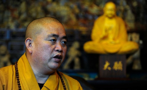 Opat Shaolin pod lupą służb. Upadek mnicha-CEO