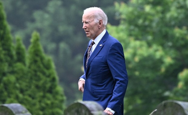 Opatrunek na głowie Bidena wywołał pytania. Jest wyjaśnienie