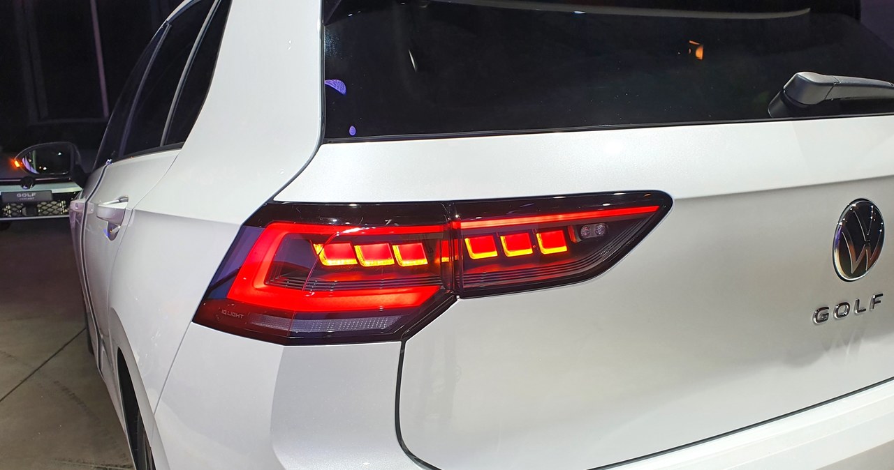 Opcjonalne tylne światła LED 3D w nowym Volkswagenie Golfie /Michał Domański /INTERIA.PL