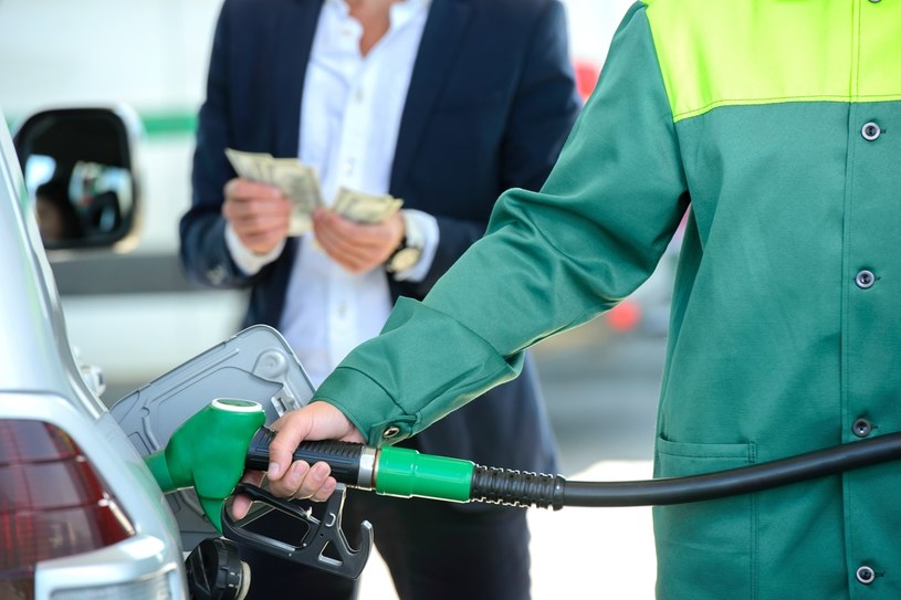 OPEC daje sygnał do spaku cen paliw? /123RF/PICSEL
