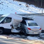 Opel Astra dosłownie wbił się w furgon - sprawca dostał 5000 zł mandatu