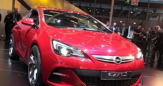 Opel astra GTC paris /INTERIA.PL