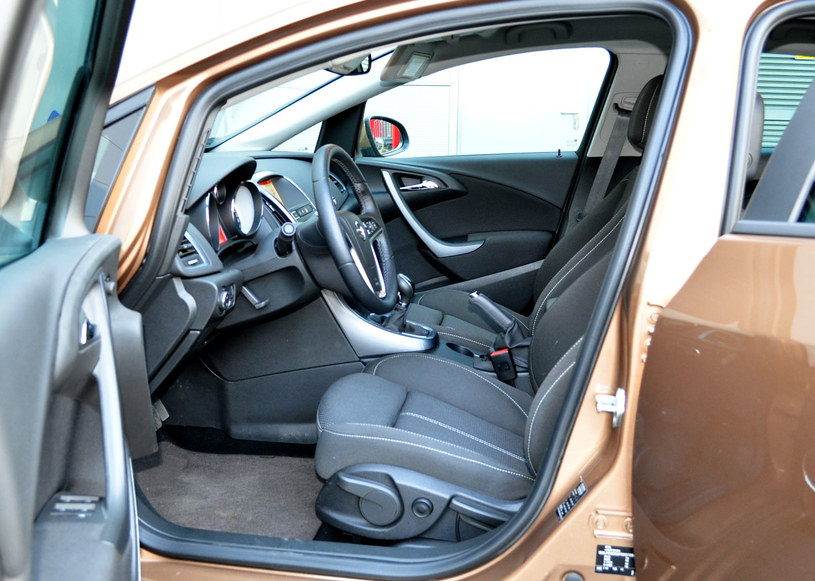 Opel Astra IV kombi 1.6 CDTI /INTERIA.PL