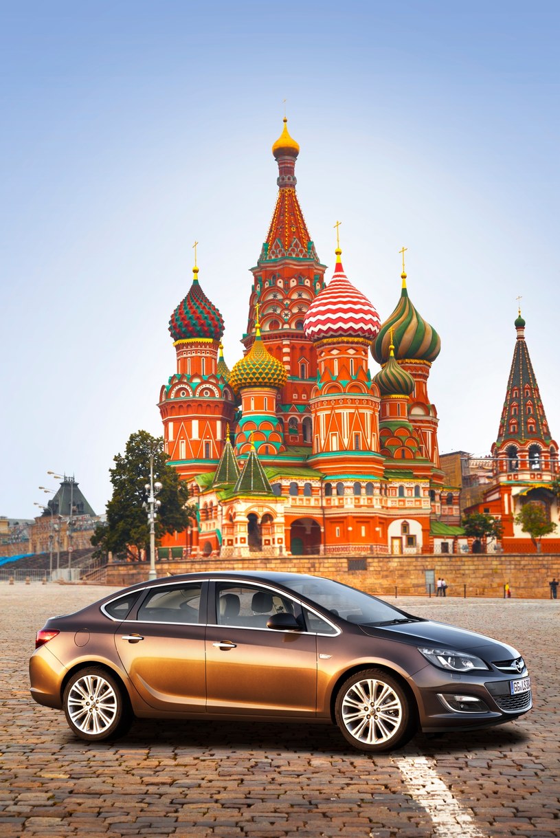 Opel Astra sedan na Placu Czerwonym /Informacja prasowa