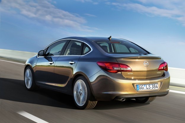 Opel astra sedan /Informacja prasowa