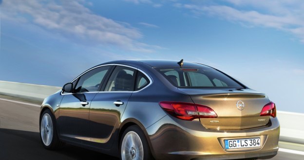 Opel astra sedan /Informacja prasowa