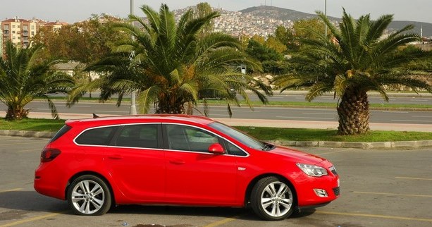 Opel astra sports tourer /INTERIA.PL