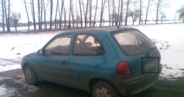 Opel Corsa, którym przyjechał 12-latek /Policja