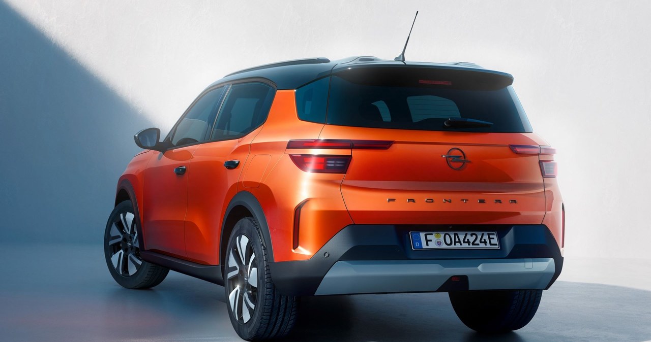 Opel Frontera zwraca uwagę dwuczęściowymi tylnymi światłami. /materiały prasowe