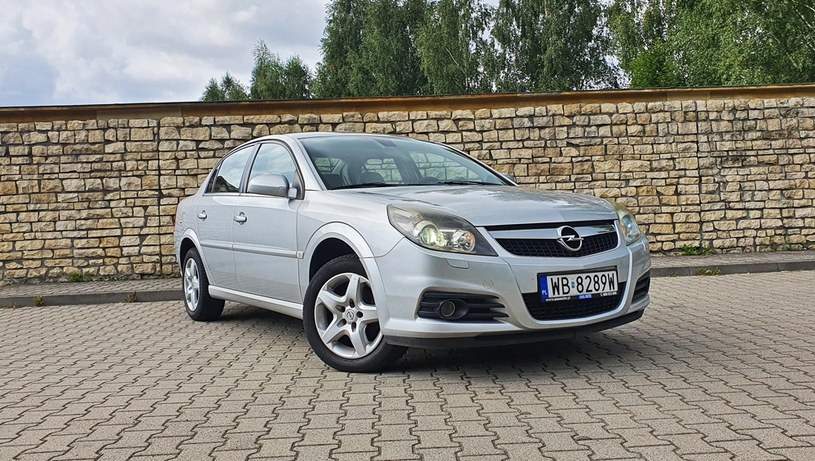 Opel Vectra C zdecydowanie wyładniał po modernizacji w 2005 roku /INTERIA.PL
