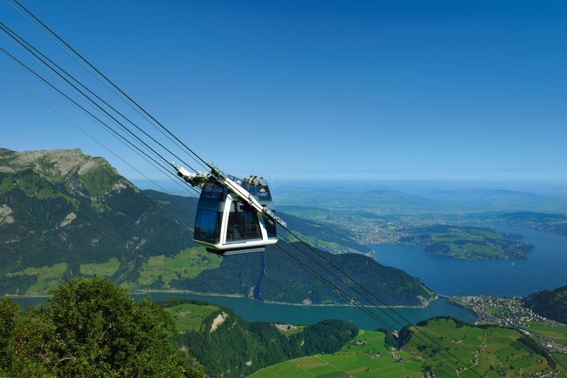 Openair-Cabrio wywozi turystów na górę Stanserhorn /Switzerland Tourism
