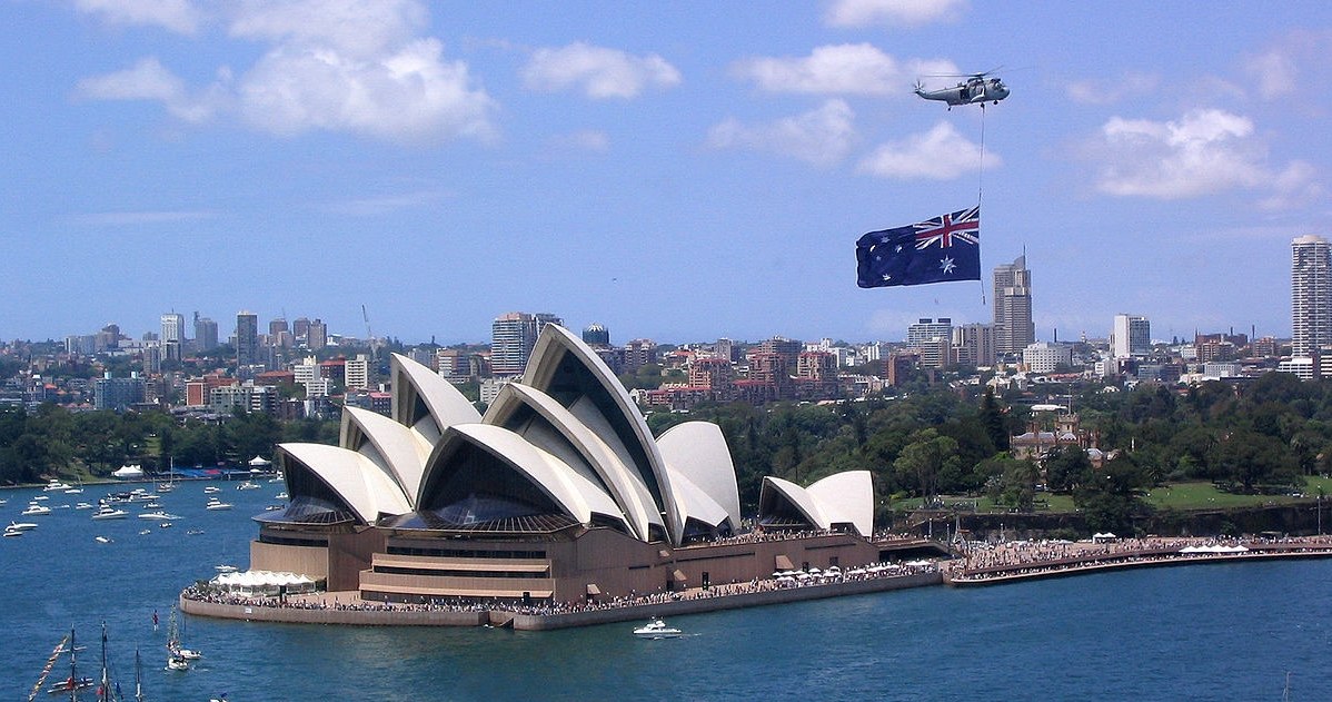 Opera w Sydney na przylądku Bennelong Point w Sydney. Gdańsk będzie miał podobną atrakcję? /Phil Whitehouse/Australia Day/CC BY 2.0 Deed (https://creativecommons.org/licenses/by/2.0/deed.pl) /Wikimedia