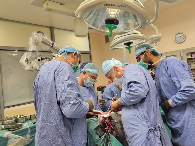 Operacja 15-letniej Cristiny w szpitalu dziecięcym w Olsztynie (fot. materiały WSSD w Olsztynie) /