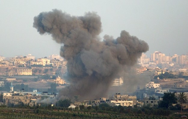 Operacja Izraela w Strefie Gazy rozpoczęła się 8 lipca /JIM HOLLANDER    /PAP/EPA