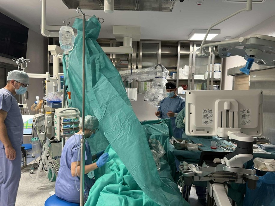 Operacja usunięcia guza mózgu /Szpital Wojskowy w Krakowie /