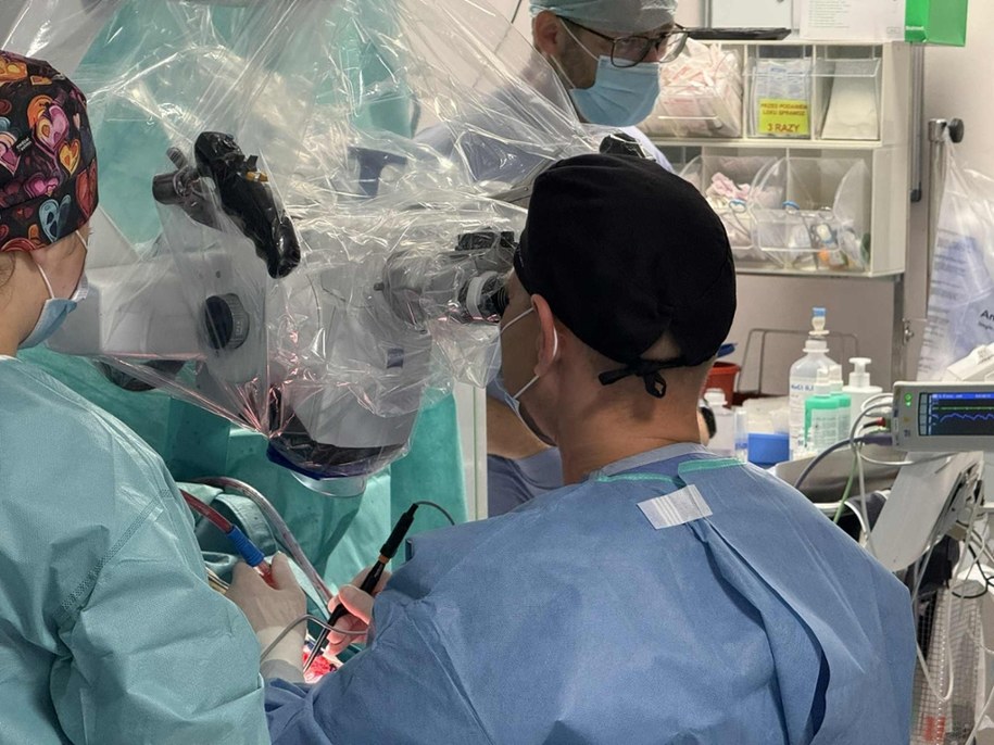 Operacja usunięcia guza mózgu /Szpital Wojskowy w Krakowie /