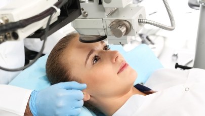 Operacja zaćmy. Jak przebiega? 