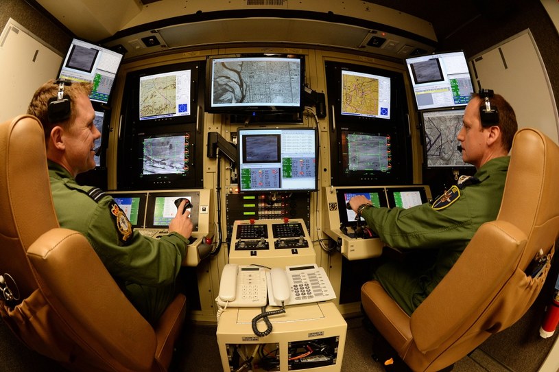 Operatorzy dronów na stanowisku bojowym /Getty Images/Flash Press Media