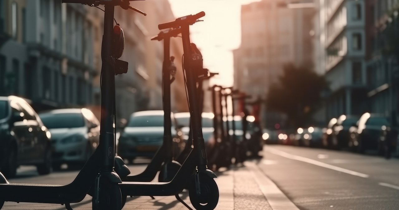 Operatorzy systemów rowerów i hulajnóg miejskich często koncentrują się na udostępnianiu swoich usług tylko w centrach miast /123RF/PICSEL