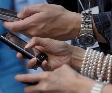 Operatorzy walczą z oszustwami przez SMS