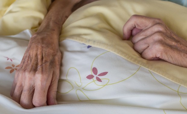 „Opieka, która może zagrażać życiu”. Kontrola w ośrodku w Konstancinie 