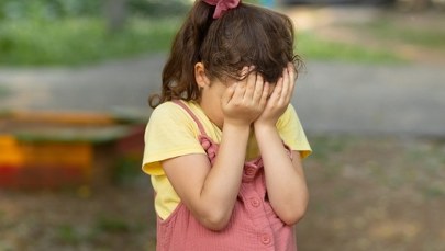 Opiekun z zarzutami gwałtu. Setki dzieci wezwane na badania