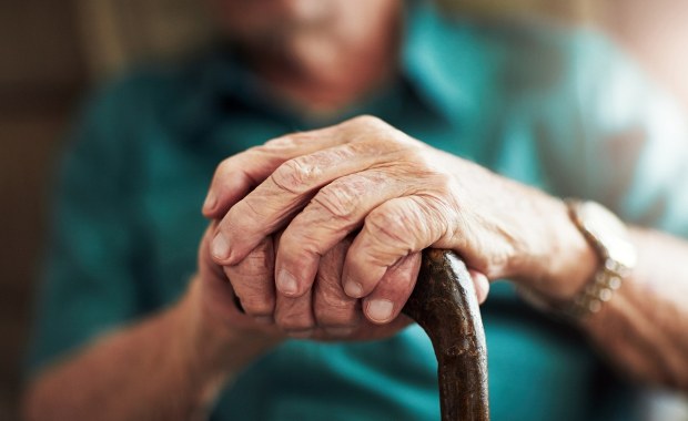 Opiekunka biła i krępowała 89-latka. Wszystko nagrała rodzina